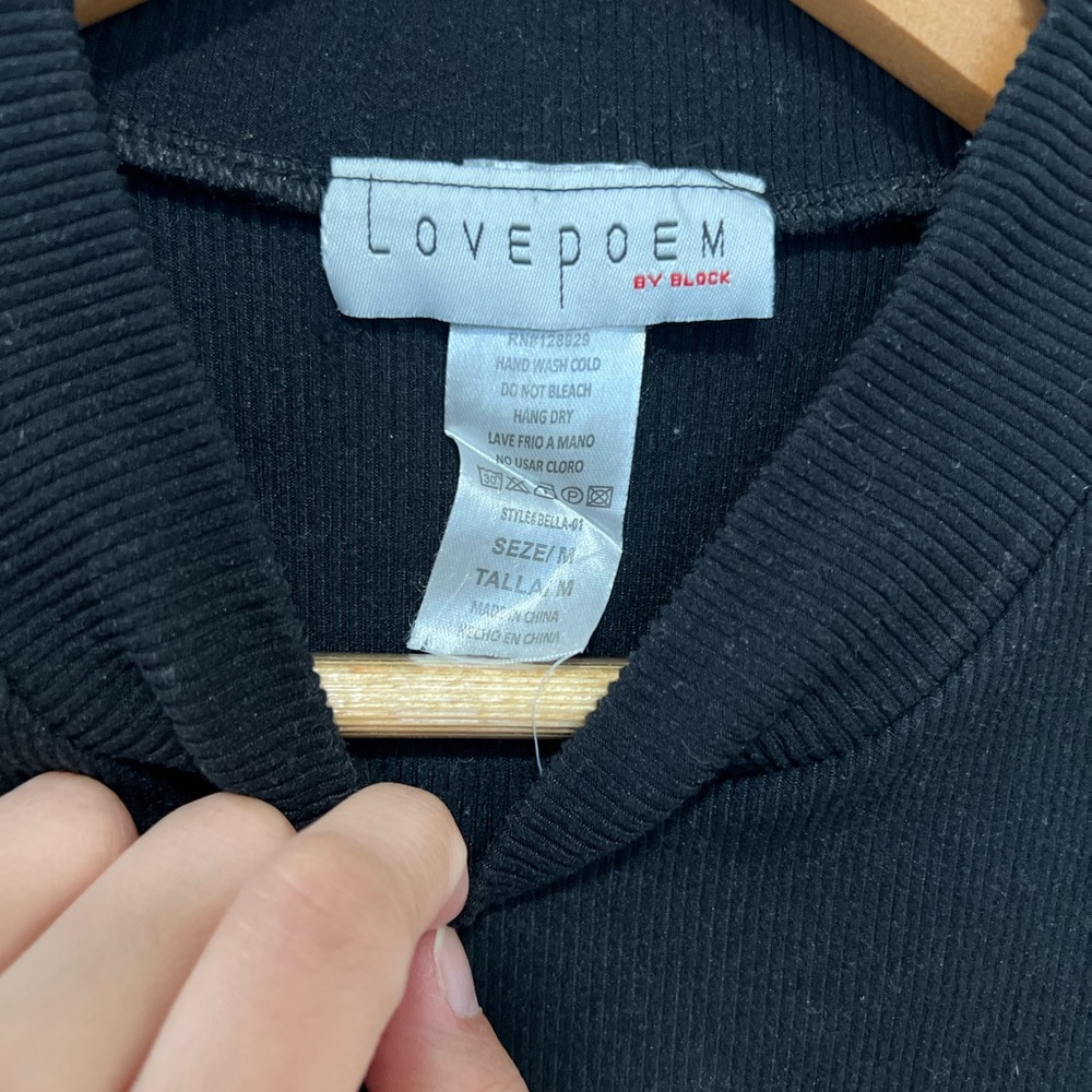 LOVE POEM Crop Top - Picture 3 of 3